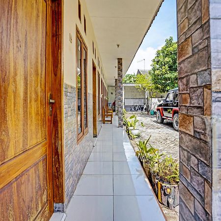 Spot On 91824 Rumah Kaloka Syariah Probolinggo Kültér fotó