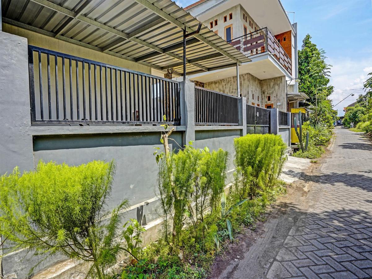 Spot On 91824 Rumah Kaloka Syariah Probolinggo Kültér fotó