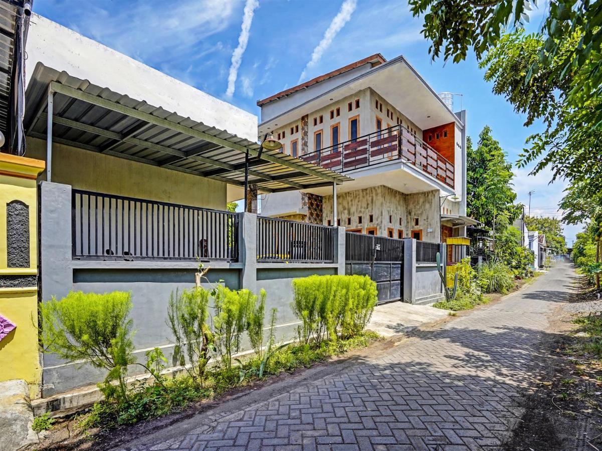 Spot On 91824 Rumah Kaloka Syariah Probolinggo Kültér fotó