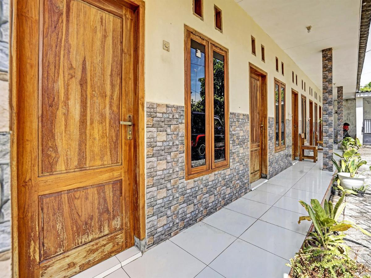 Spot On 91824 Rumah Kaloka Syariah Probolinggo Kültér fotó
