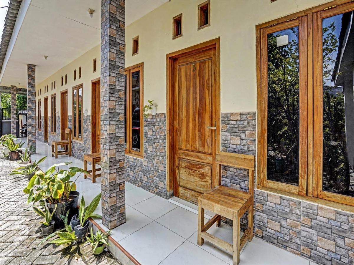 Spot On 91824 Rumah Kaloka Syariah Probolinggo Kültér fotó