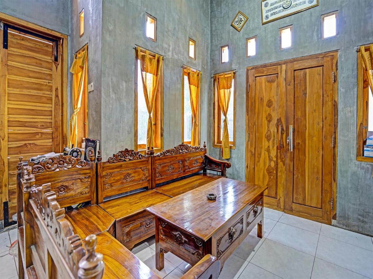 Spot On 91824 Rumah Kaloka Syariah Probolinggo Kültér fotó