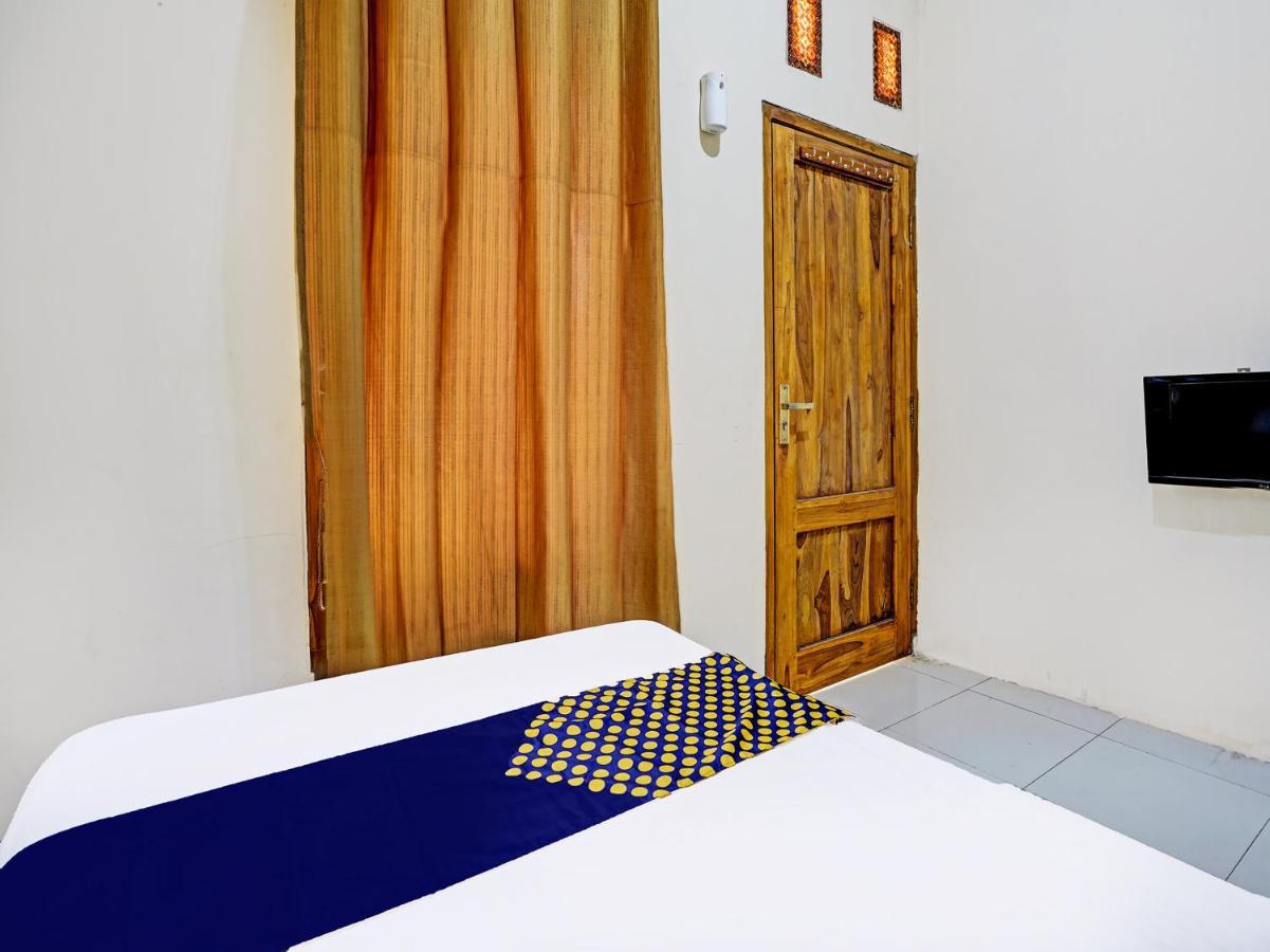 Spot On 91824 Rumah Kaloka Syariah Probolinggo Kültér fotó