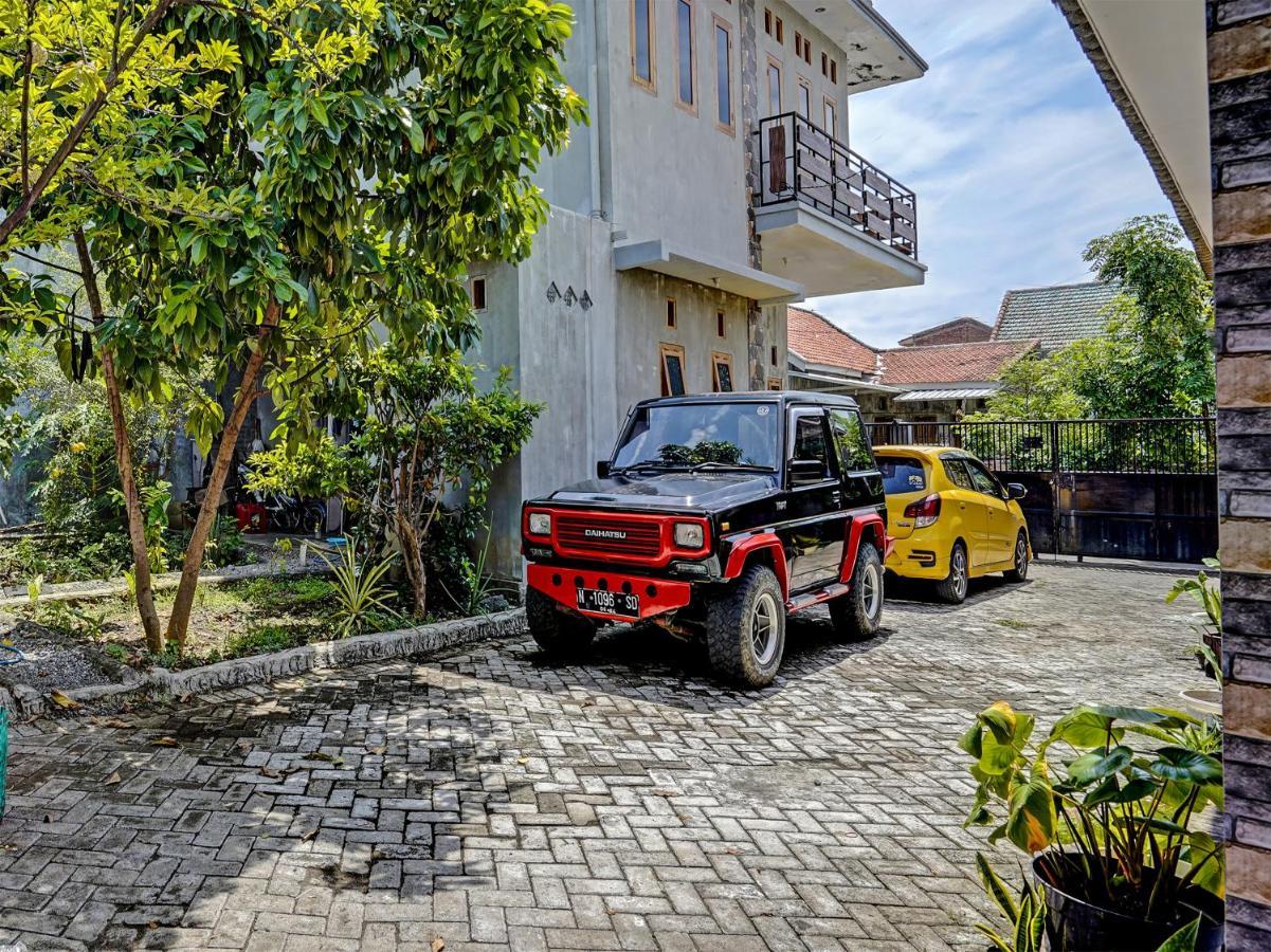 Spot On 91824 Rumah Kaloka Syariah Probolinggo Kültér fotó