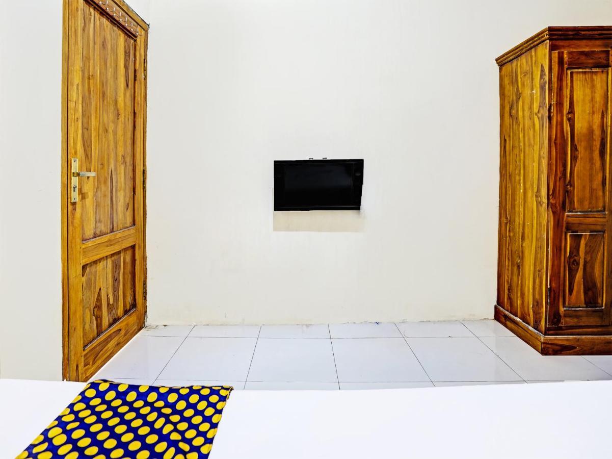 Spot On 91824 Rumah Kaloka Syariah Probolinggo Kültér fotó